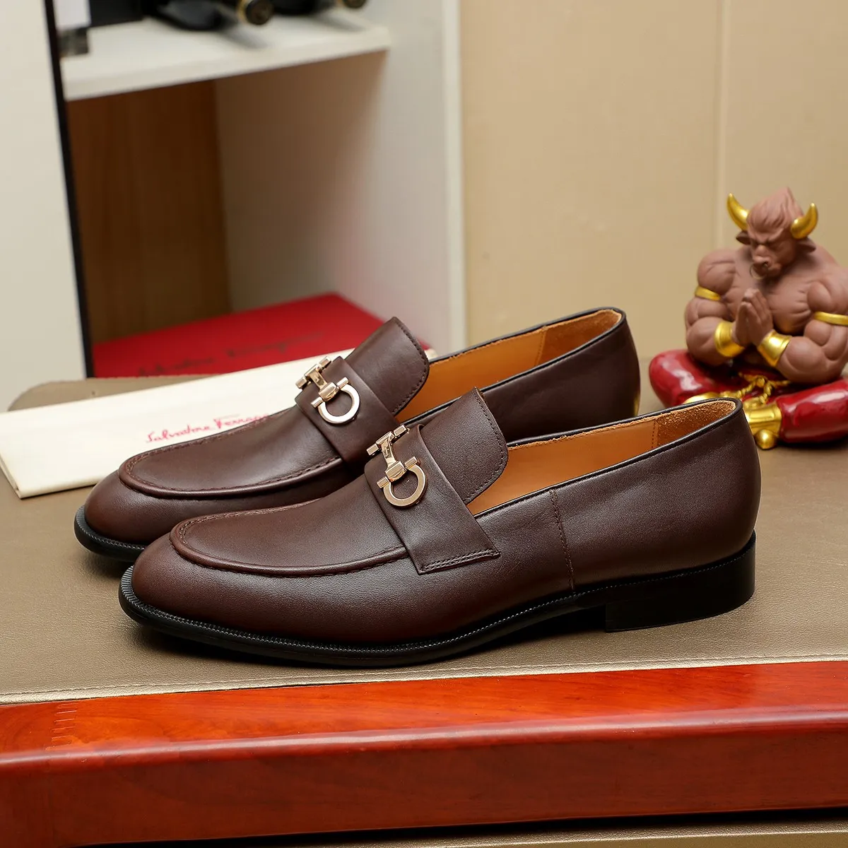 Men's shoes 💰440 Ferragamo [Ferragamo] top imported suit men's shoes 💯Original copy of the official website, product materials: selected imported embossed calfskin + luxury hardware buckle accessories ~ imported water-dyed cow 🐂 leather lining. Strong three-dimensional visual effect, original combination outsole, multiple colors available😘 Size: 39-44 (38.45.46. Customized)